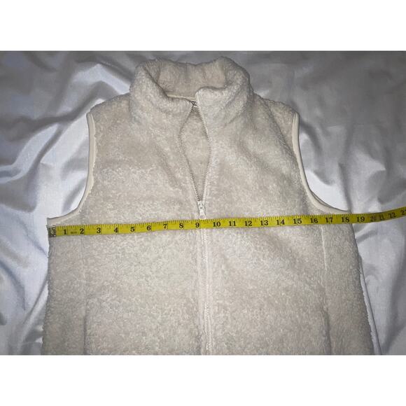 Uniqlo Sherpa Vest - Size M - Soft‎ & Cozy! - Picture 5 of 9